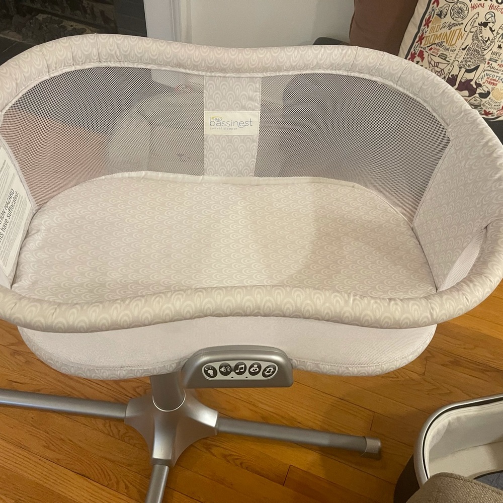 HALO Swivel Sleeper bassinet